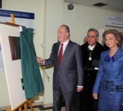 Apertura del Curso Universitario 2012/2013. Don Juan Carlos, en presencia de Doña Sofía, el rector magnífico de la UNED y el presindete electo de la C